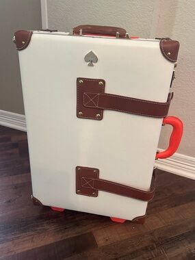 Steamline luggage New Yorker carry on